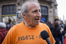 Hetven évig berzenkedtem az LMBTQ-tól, most a Fidesz elérte, hogy vettem egy szivárványos zászlót